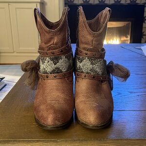 Not rated Brown Western Ankle Boots with Sequin Detail Sz 8